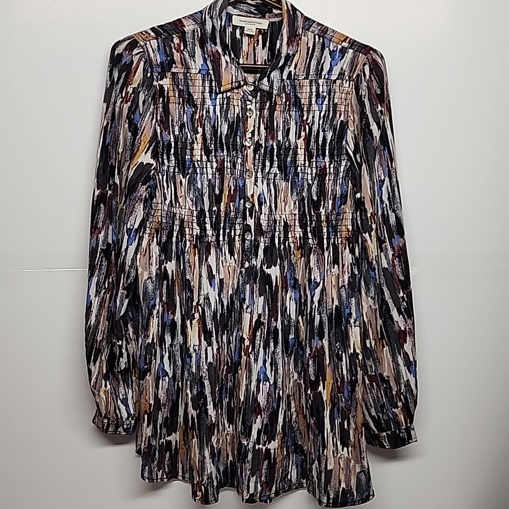 beachlunchlounge sz M beautiful watercolor long sleeve collared  buttons blouse
